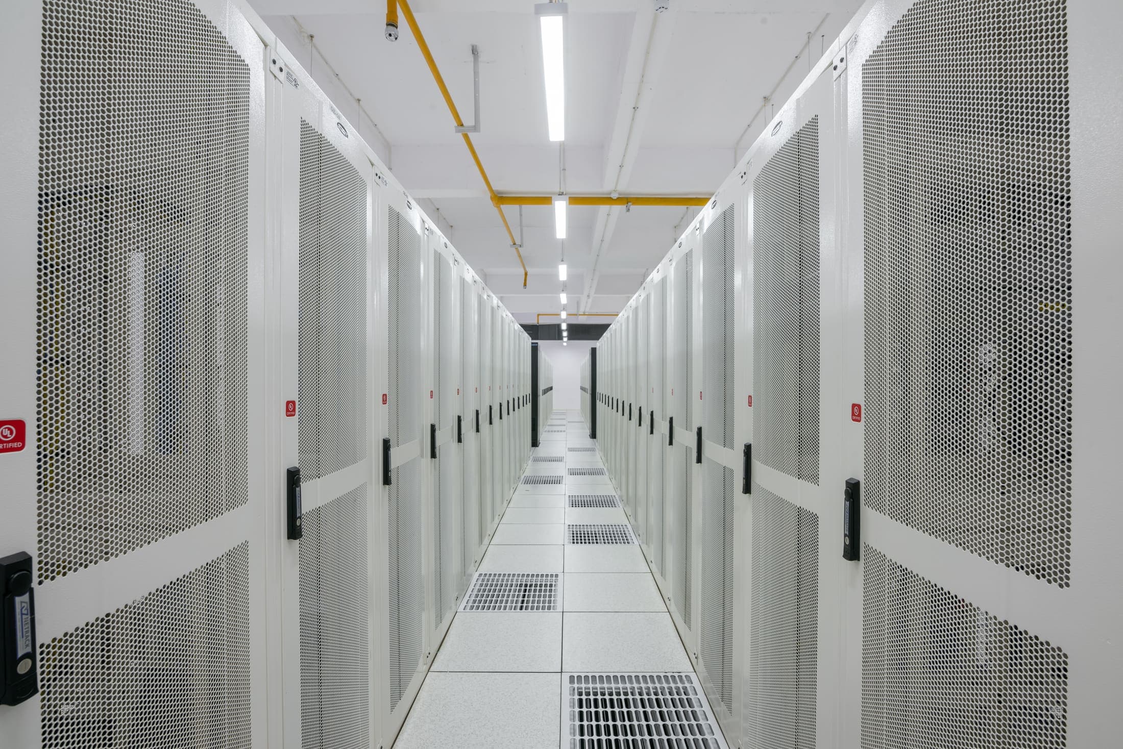 Data centre server racks