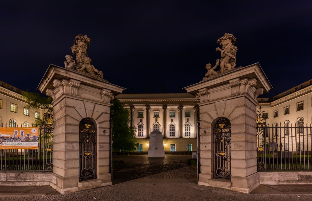 Humboldt-Universität zu Berlin main building, Unter den Linden